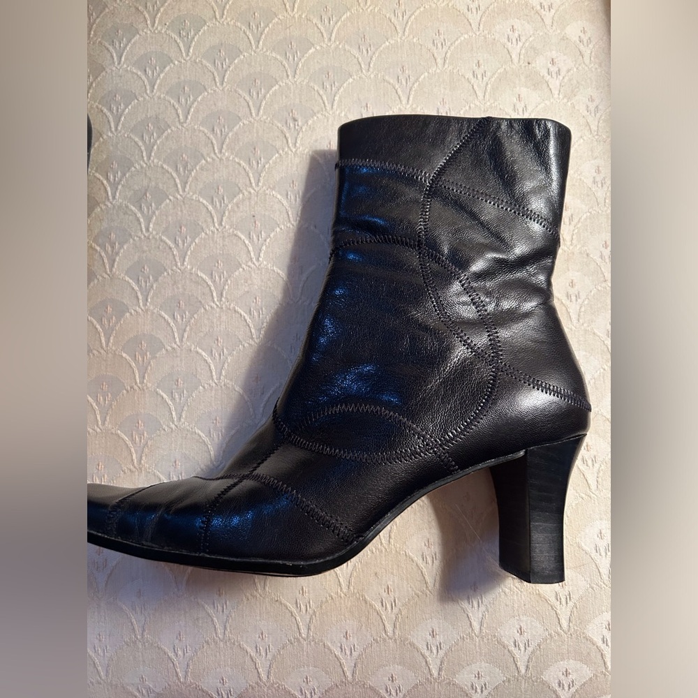 Liz Claiborne Black Leather Kelso Heeled Ankle Boots - Picture 14 of 14